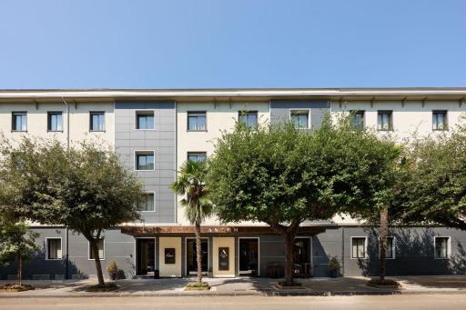 ANTUM HOTEL - Housity