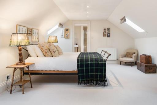 Super Central - Georgian Double Upper Flat with Castle Views in New Town - Housity