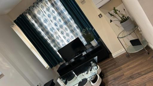 Luxurious 2 Bed Apartment - Housity