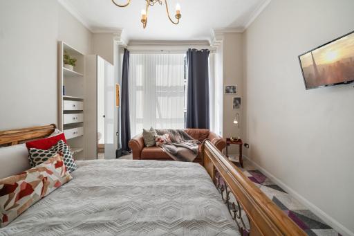 Modern Studio Apartment - Housity