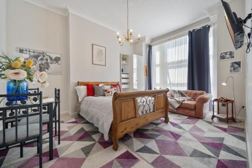 Modern Studio Apartment - Housity