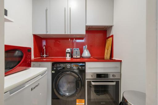 Modern Studio Apartment - Housity
