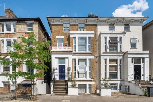 Modern Studio Apartment - Housity