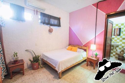 Straw Hat Hostel & Rooftop Bar - Housity