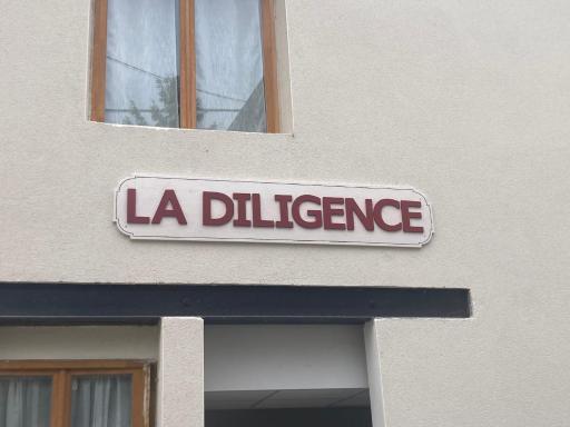 Le carrosse, la diligence, centre Saint Jean de Losne tarif 2pers 1 chambre, tarif 4 pers 2 chambres - Housity