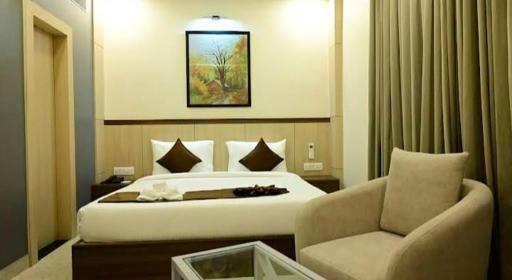 Yuvraj Palace - Housity
