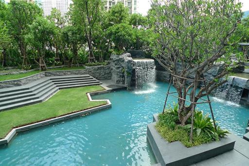 1BR Luxury Condo Central Asoke Sky Pool & Gym - Housity