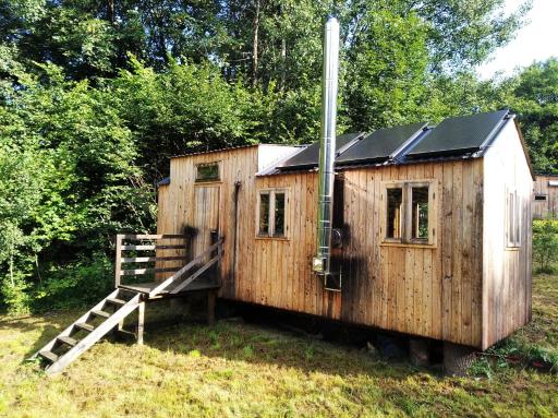 Celoroční GLAMPING v pohodlném domečku - Housity
