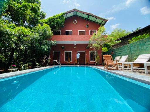 Hotel Hideaway Garage - Housity