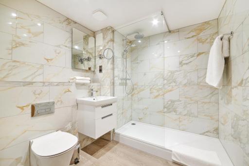 Milford Hall Hotel - Newly Refurbished - Housity
