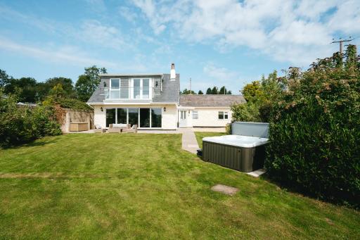 The Farmhouse at Bryn Defaid - Housity