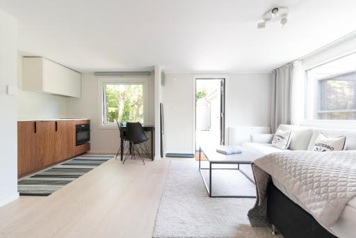 Falsterbo Guesthouse - Modern Comfort with Private Patio - Housity