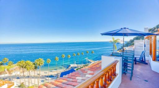 Catalina Island Getaway With 6 Seat Golf Cart Ac - Housity