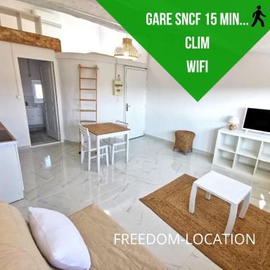 Studio centre ville LES ARCS avec vue sur massif des maures - Housity