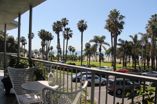 Bayside Hotel - Housity