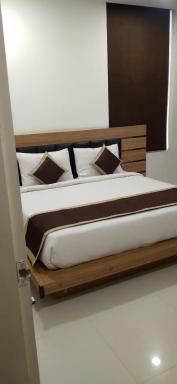 Hotel Hallmark - Housity