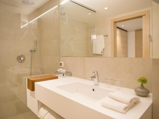 Hotel Kompas - Housity