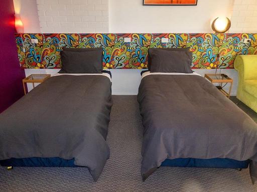 Treetops Silvan Valley Lodge - Suite 2 - Housity