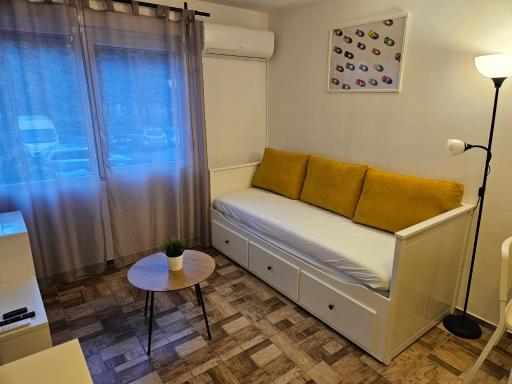 Studio 12 - Housity
