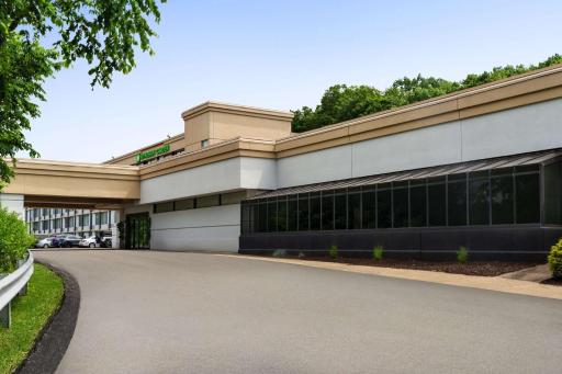 Wyndham Garden Inn Pittsburgh Airport - Housity