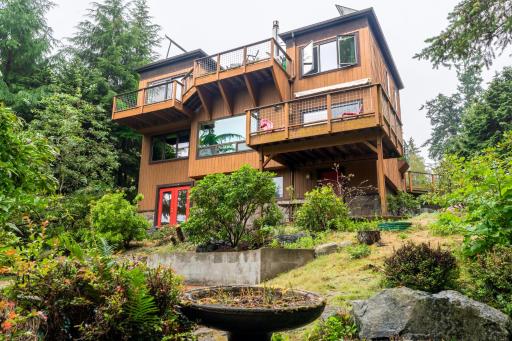 Stylish Deception Pass Retreat with Bay Views - Housity