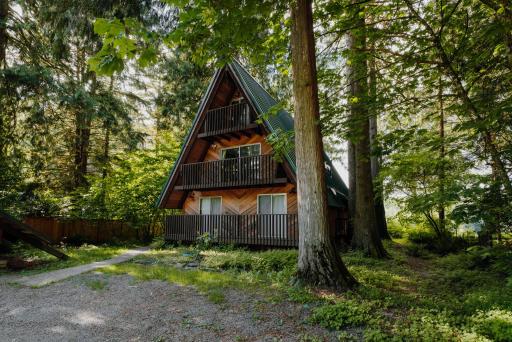 Spacious North Cascades Riverside A-Frame with Mt Baker Views - Dog-Friendly - Housity