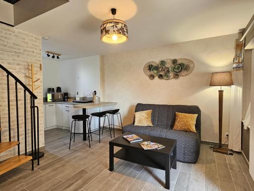 Les Hirondelles - Housity