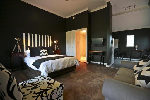 One Paddock Currency Creek Winery Villas - Housity