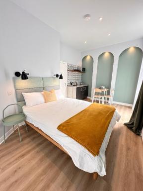 Luxury Modern Studio with Ground Floor Access - Hizvo