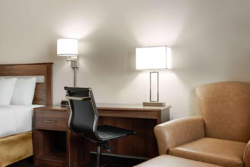 Travelodge by Wyndham Vaughn - Housity