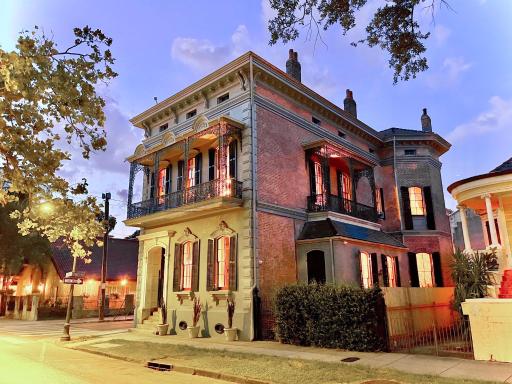 The Lanaux Mansion - Housity