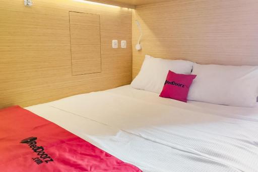 RedDoorz at Capsule Inn Teuku Umar - Housity