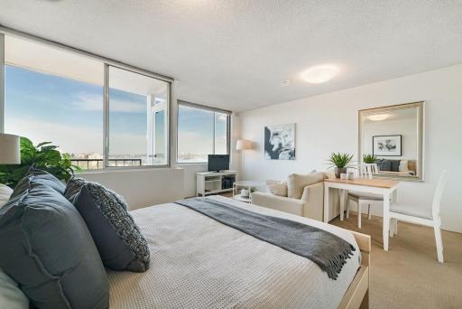 Bright and Sunny Studio Apartment - Housity