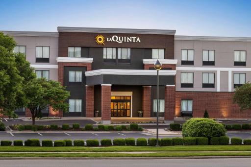 La Quinta Inn & Suites by Wyndham Springfield Airport Rte 66 - Housity