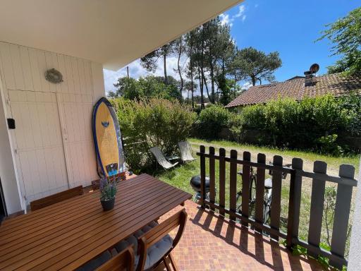 Appartement avec chambre, terrasse et jardinet proche plage, forêt pins, piste cyclable, lac - Housity