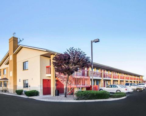 Quality Inn Holbrook near Petrified Forest - Housity