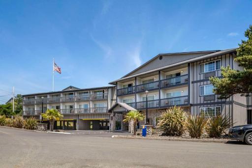 Comfort Inn & Suites Lincoln City - Housity