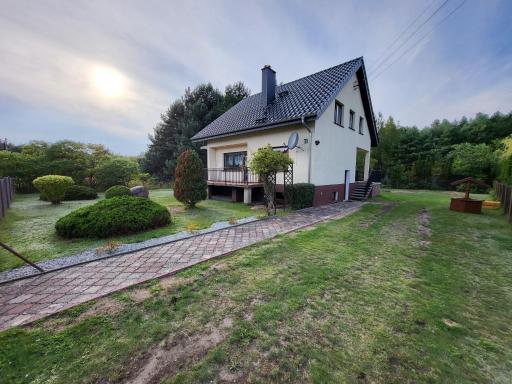 Ferienhaus am Waldrand in der Nähe eines Badesees - Housity
