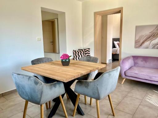 Cozy & Chic - Apartment with a private patio - Housity