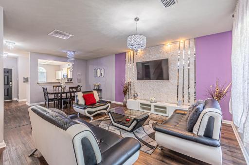 Luxury 5BR Dallas Retreat with Business Amenities - Perfect for Business Travelers, Families & Groups - Housity