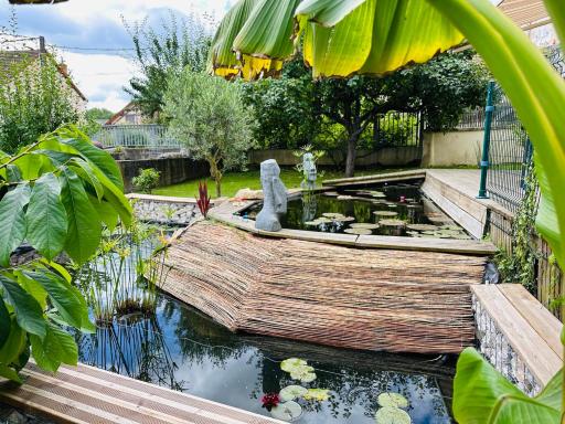 CYRIS - Chambres Duplex climatisées - Spa & Piscine Centre ville - Housity