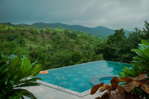 The Sky Imperial Pavoreal Jungle Resort - Housity