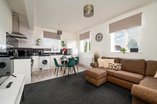 Gorgeous Apartment - Parking - Sleeps 4 - Housity