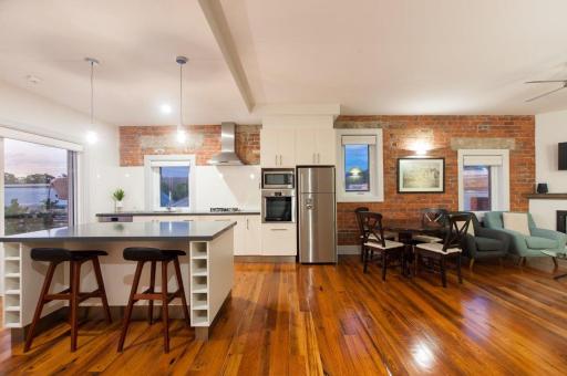 The Bank Apartment - Echuca Holiday Homes - Housity