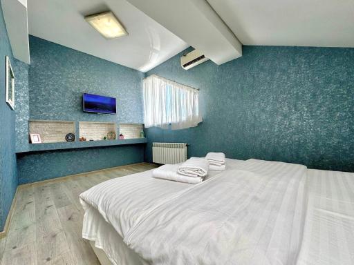 ApartPoltava Ексклюзивна МАНСАРДА з виходом на дах, НОВОБУДОВА, LED ДЗЕРКАЛО Корпусний парк - Housity