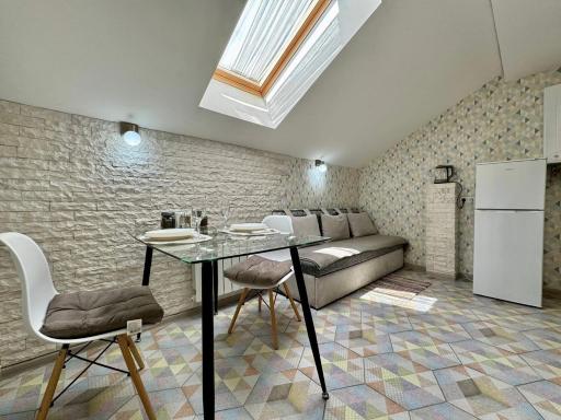 ApartPoltava Ексклюзивна МАНСАРДА з виходом на дах, НОВОБУДОВА, LED ДЗЕРКАЛО Корпусний парк - Housity