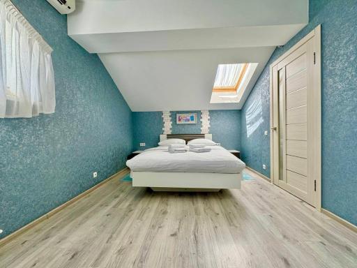 ApartPoltava Ексклюзивна МАНСАРДА з виходом на дах, НОВОБУДОВА, LED ДЗЕРКАЛО Корпусний парк - Housity