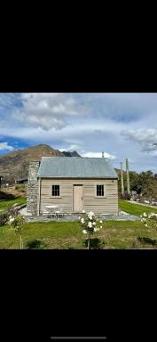 Hicks Cottage - Housity