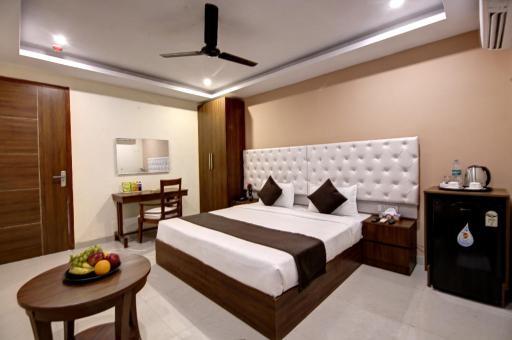 Laxmi Mahal Hotel - Housity