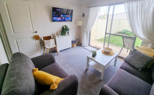 Queen bed apartment- No sharing, your very own space - Housity